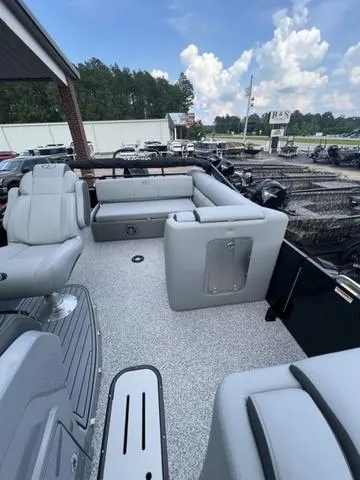 Slide: The Image of Veranda VTX22VLB 2025 - 12