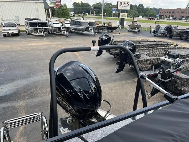 Slide: The Image of Veranda VTX22VLB 2025 - 15