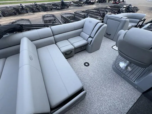 Slide: The Image of Veranda VTX22VLB 2025 - 16