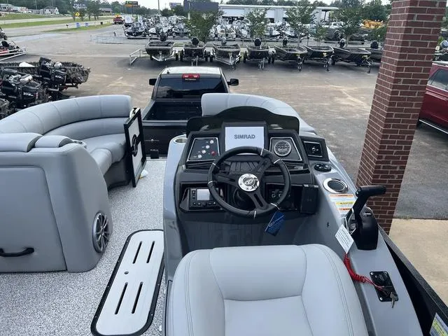 Slide: The Image of Veranda VTX22VLB 2025 - 17