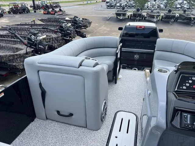 Slide: The Image of Veranda VTX22VLB 2025 - 18