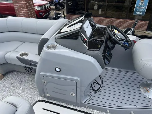 Slide: The Image of Veranda VTX22VLB 2025 - 19