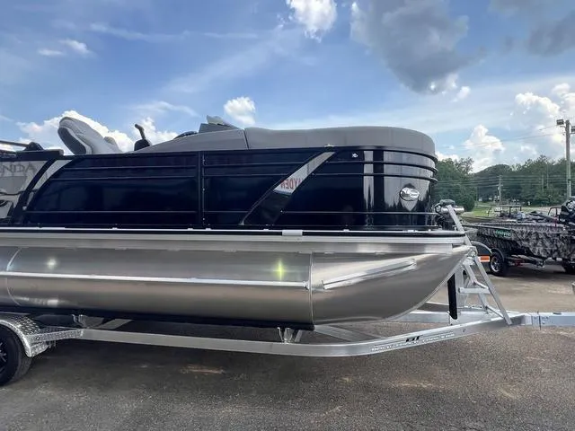 Slide: The Image of Veranda VTX22VLB 2025 - 5