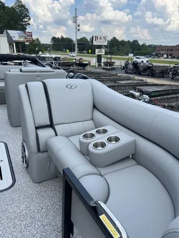 Slide: The Image of Veranda VTX22VLB 2025 - 9