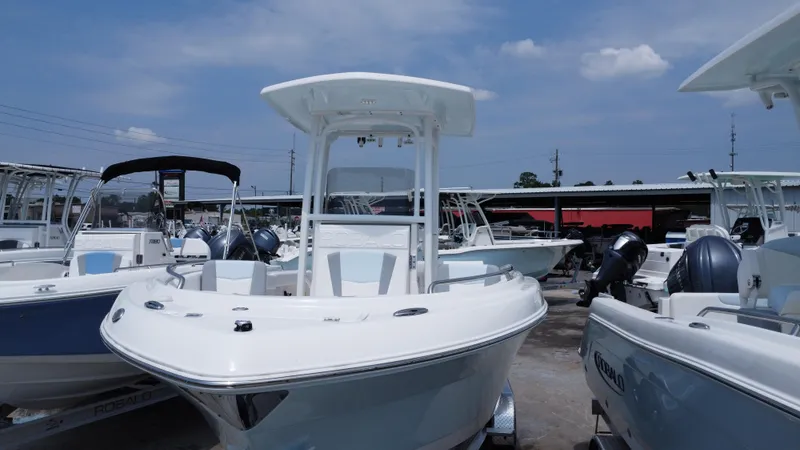 Slide: The Image of Robalo R222 Center Console 2024 - 10