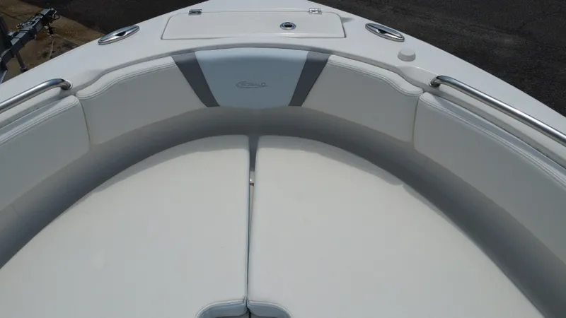 Slide: The Image of Robalo R222 Center Console 2024 - 13