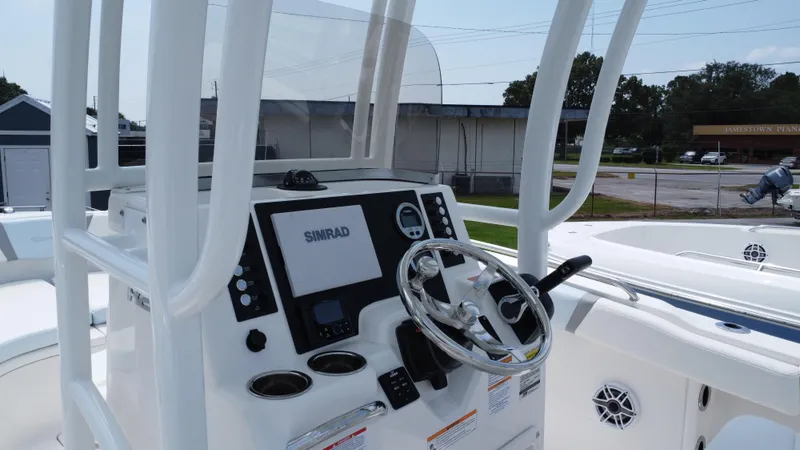 Slide: The Image of Robalo R222 Center Console 2024 - 16