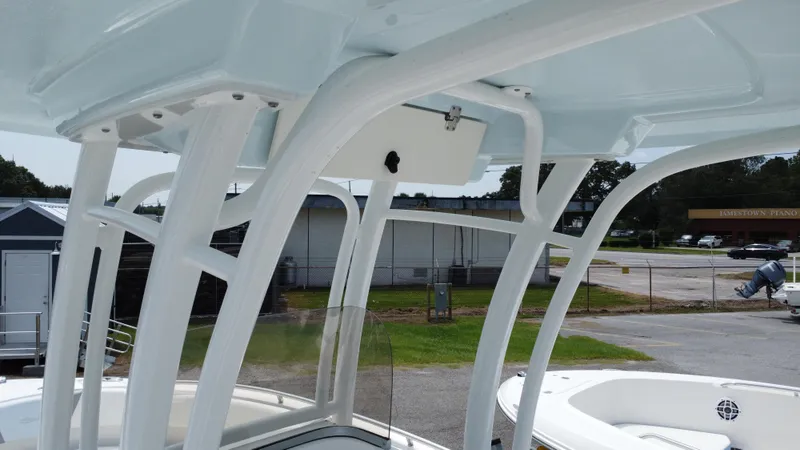 Slide: The Image of Robalo R222 Center Console 2024 - 17