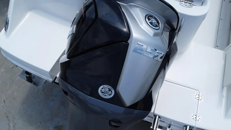 Slide: The Image of Robalo R222 Center Console 2024 - 18