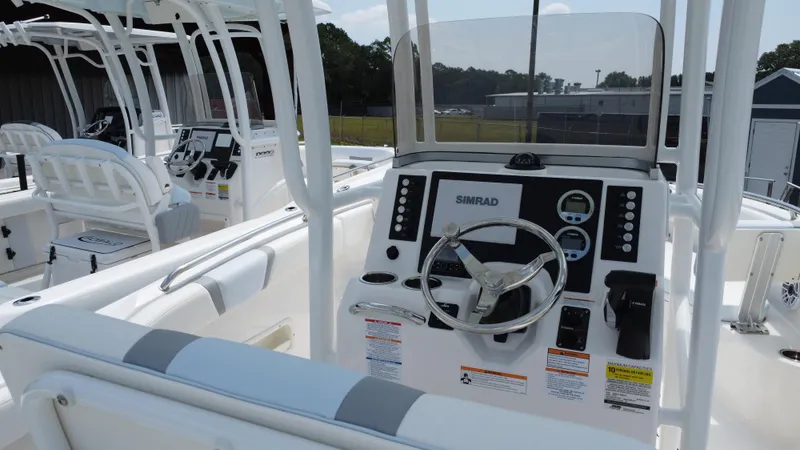 Slide: The Image of Robalo R222 Center Console 2024 - 19
