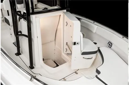 Slide: The Image of Robalo R222 Center Console 2024 - 29