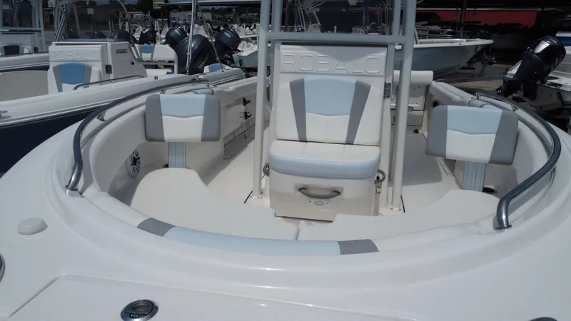 Slide: The Image of Robalo R222 Center Console 2024 - 35