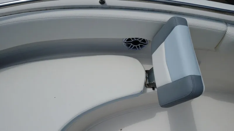 Slide: The Image of Robalo R222 Center Console 2024 - 37