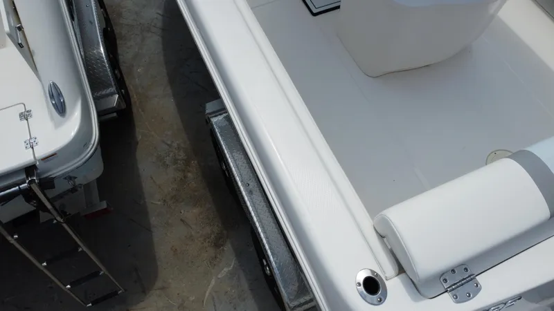 Slide: The Image of Robalo R222 Center Console 2024 - 43