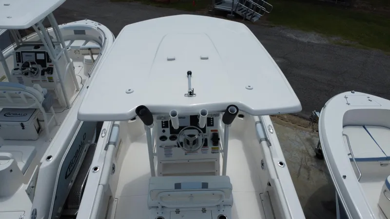Slide: The Image of Robalo R222 Center Console 2024 - 48