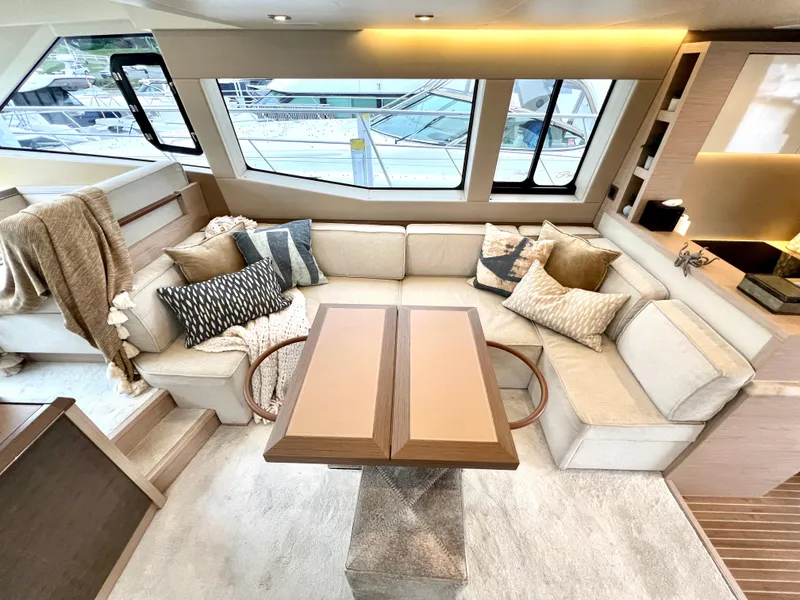 Slide: The Image of SALON STRB. SIDE - 17