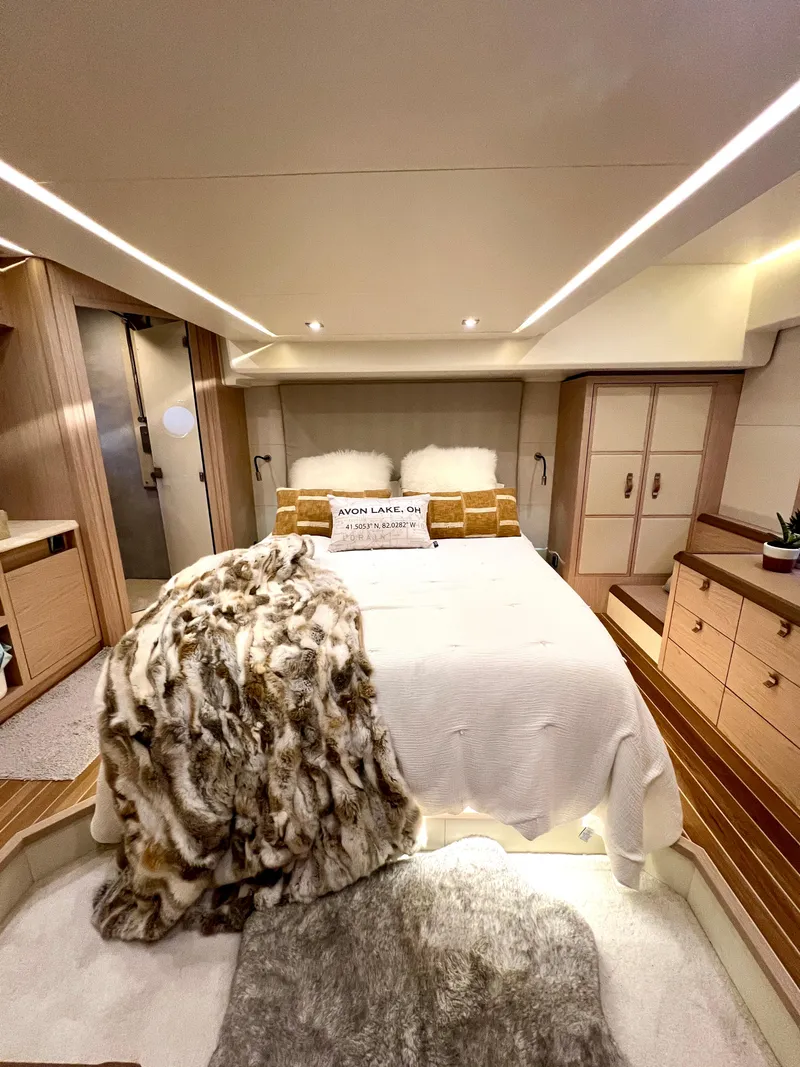 Slide: The Image of MASTER STATEROOM - FULL BEAM  - 23