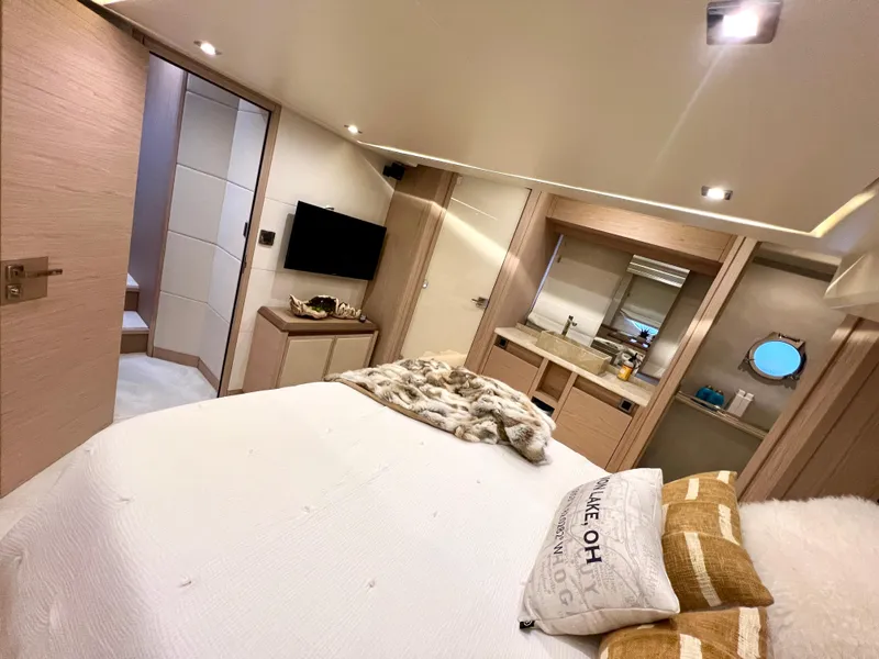 Slide: The Image of MASTER STATEROOM - LOOKING FORWARD  - 28