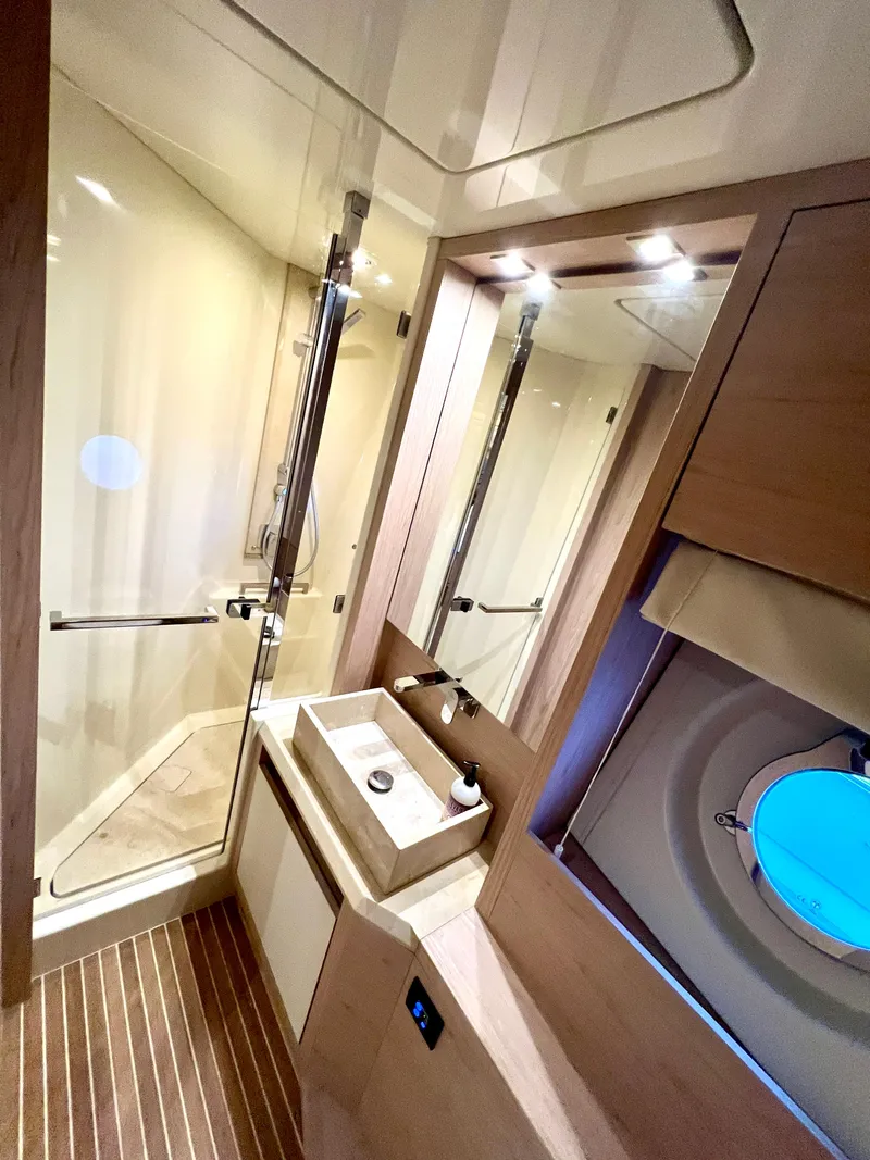 Slide: The Image of VIP STATEROOM HEAD / SHOWER  - 35