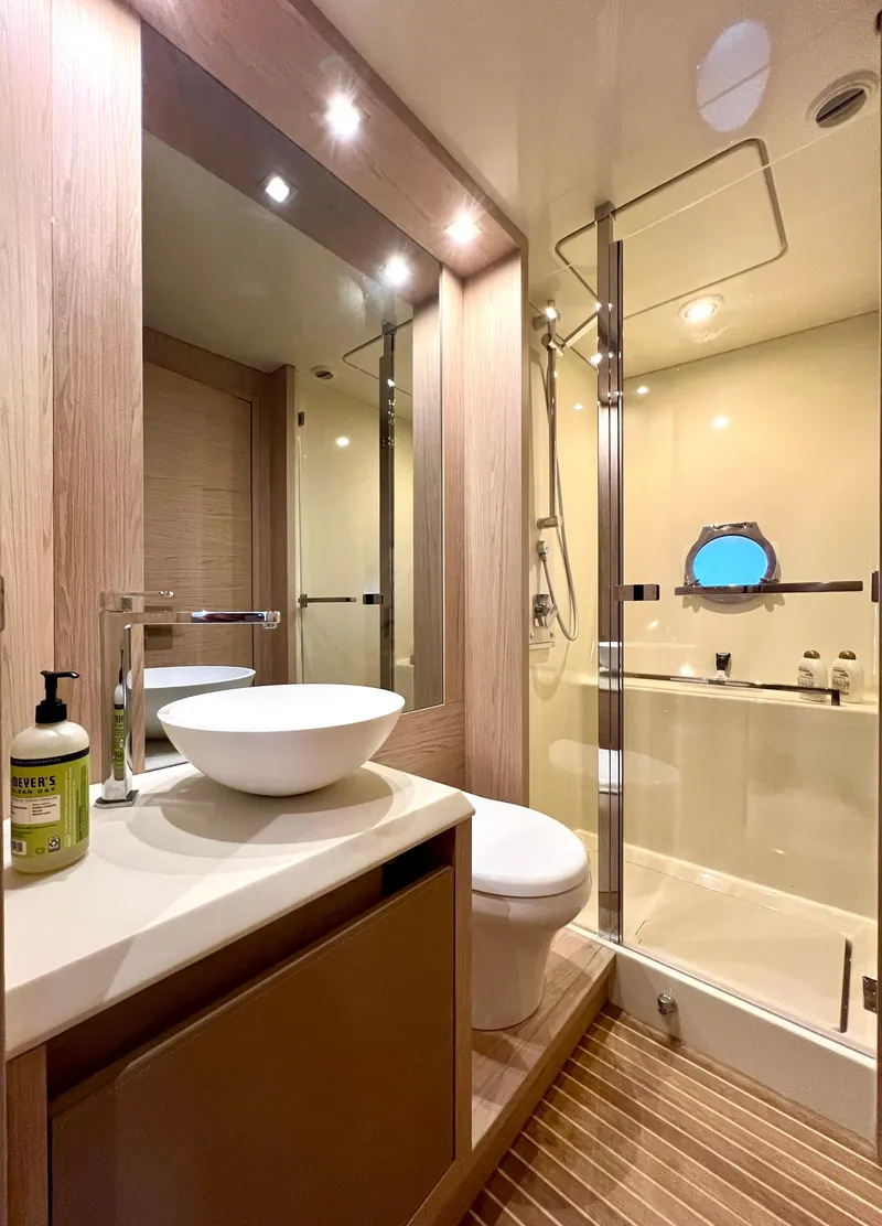 Slide: The Image of GUEST HEAD / SHOWER  - 39