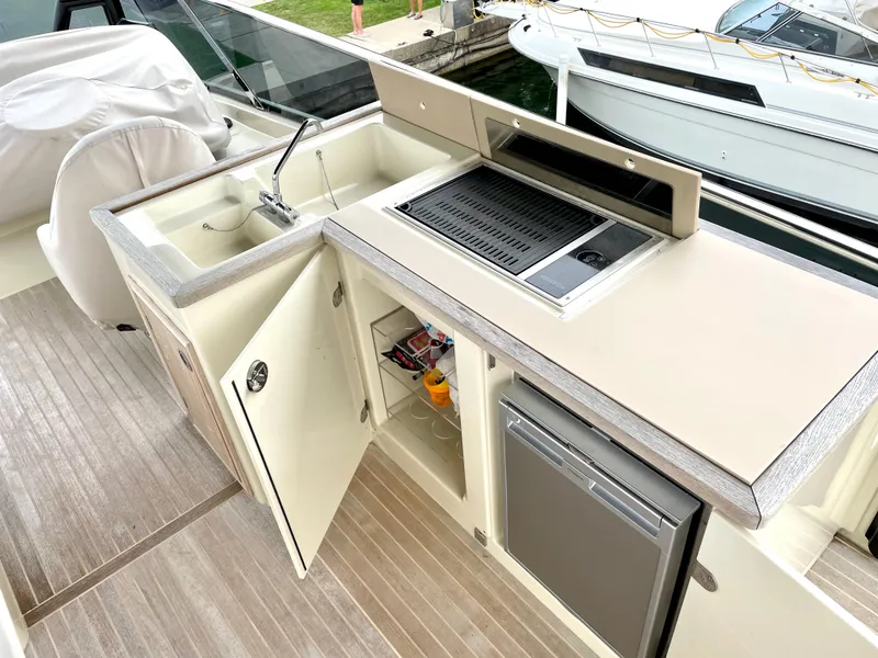 Slide: The Image of FLYBRIDGE WET BAR - BBQ, SINK AND FRIDGE - 45