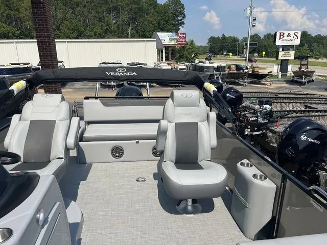 Slide: The Image of Veranda VR22VLC Luxury Tri-Toon 2025 - 13