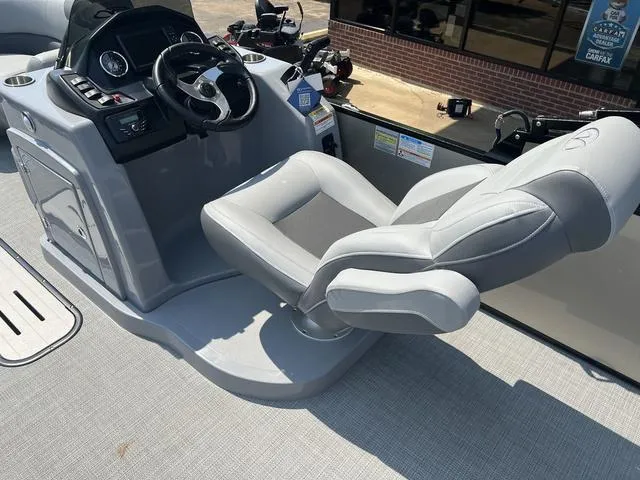 Slide: The Image of Veranda VR22VLC Luxury Tri-Toon 2025 - 19