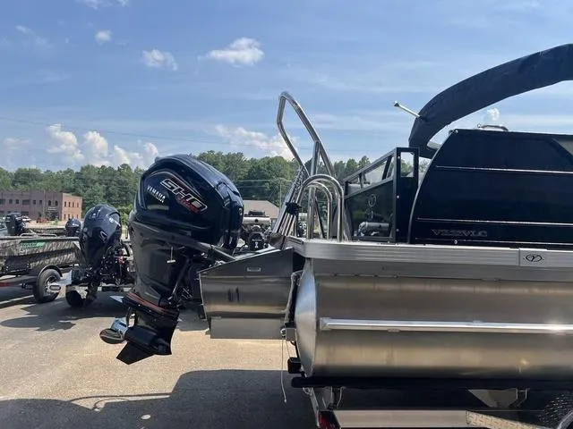 Slide: The Image of Veranda VR22VLC Luxury Tri-Toon 2025 - 6