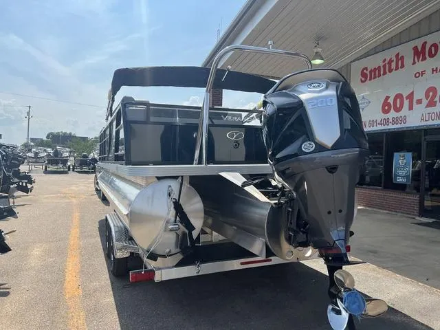 Slide: The Image of Veranda VR22VLC Luxury Tri-Toon 2025 - 9