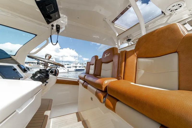 Slide: The Image of Scout 420 LXF 2020 - 60