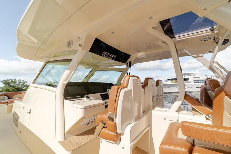 Slide: The Image of Scout 420 LXF 2020 - 68