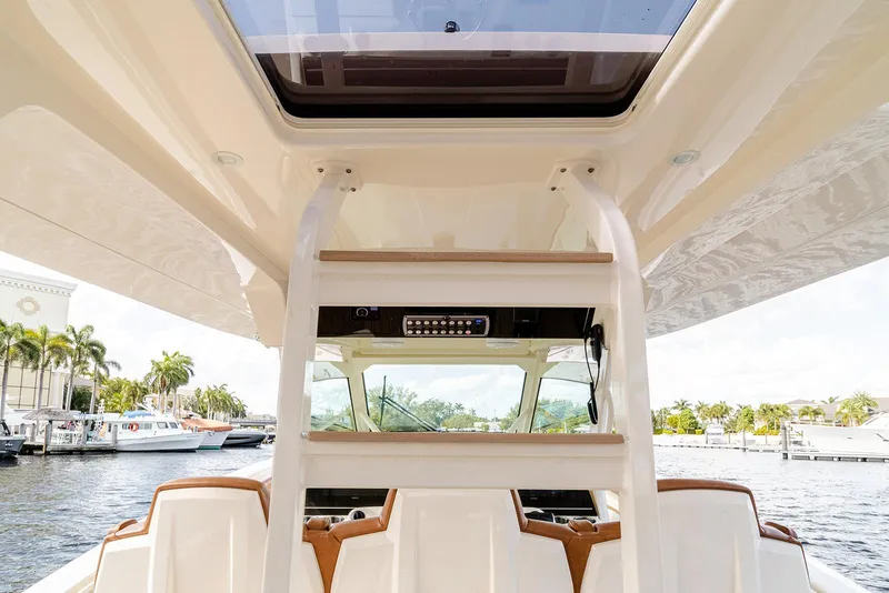 Slide: The Image of Scout 420 LXF 2020 - 74