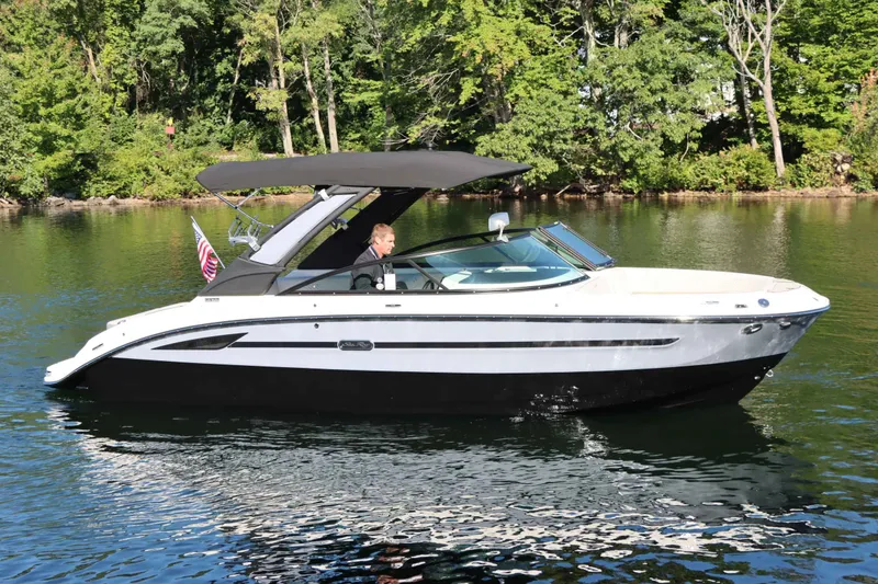 Slide: The Image of Sea Ray 250SDS 2025 - 4