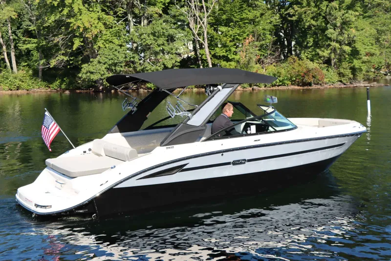 Slide: The Image of Sea Ray 250SDS 2025 - 5