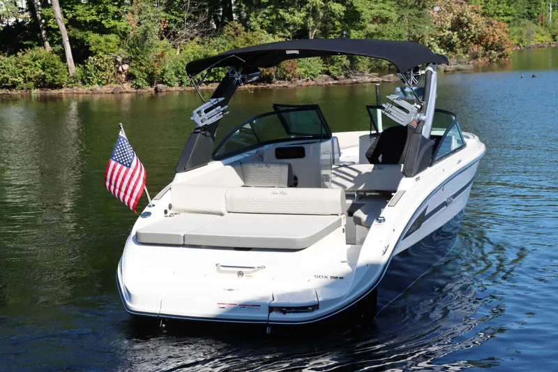 Slide: The Image of Sea Ray 250SDS 2025 - 7