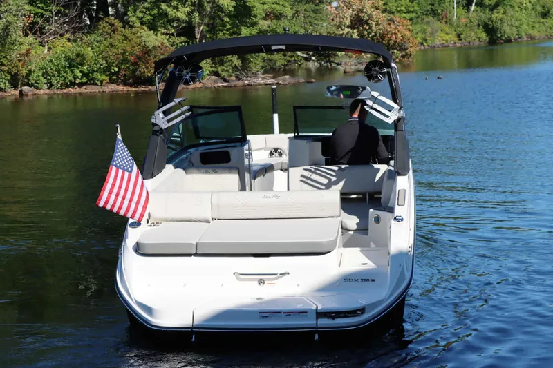 Slide: The Image of Sea Ray 250SDS 2025 - 8