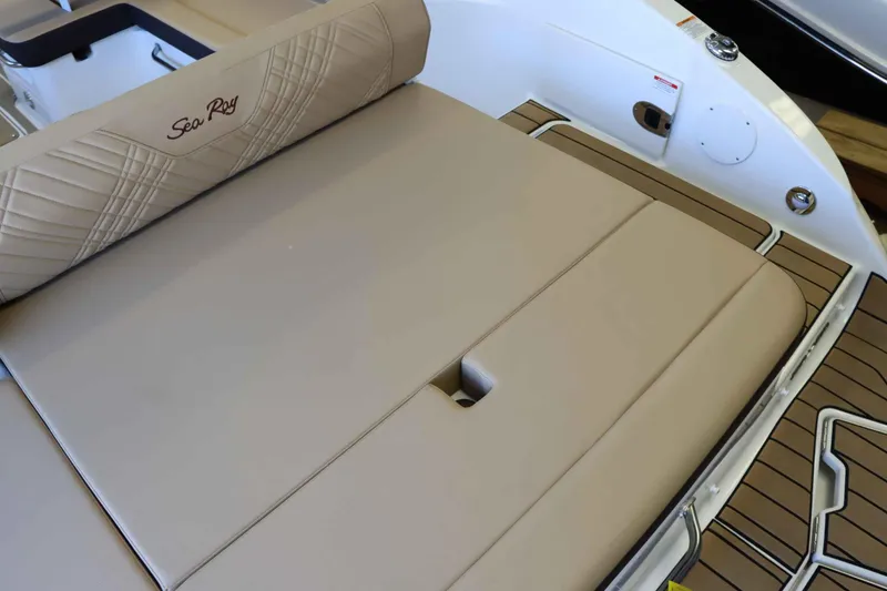 Slide: The Image of 2025 Sea Ray 250SDX boat with beige seating and deck details. - 33