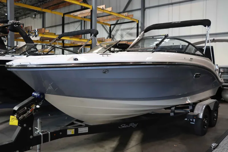 Slide: The Image of Sea Ray SPX 190 2025 - 1