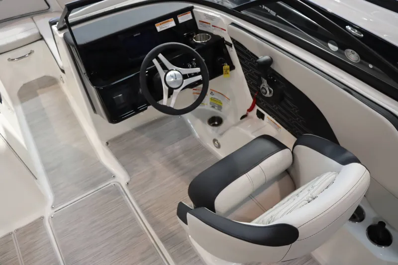 Slide: The Image of Sea Ray SPX 190 2025 - 10