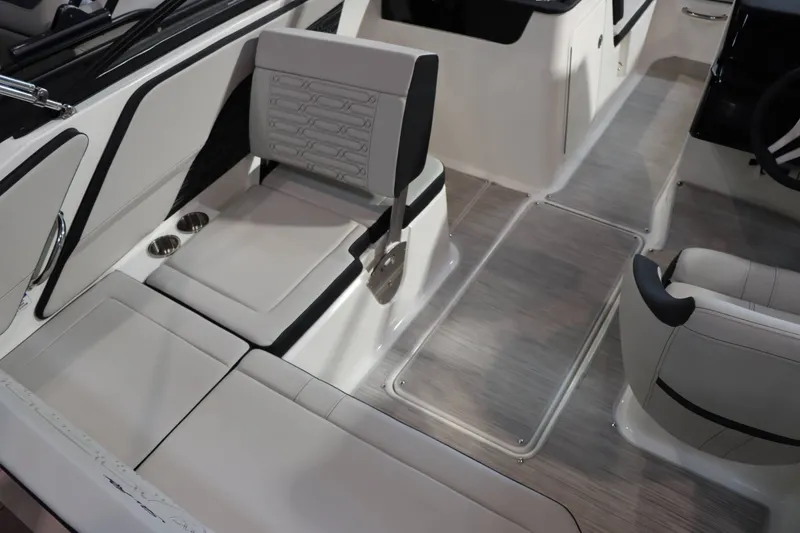 Slide: The Image of Sea Ray SPX 190 2025 - 15