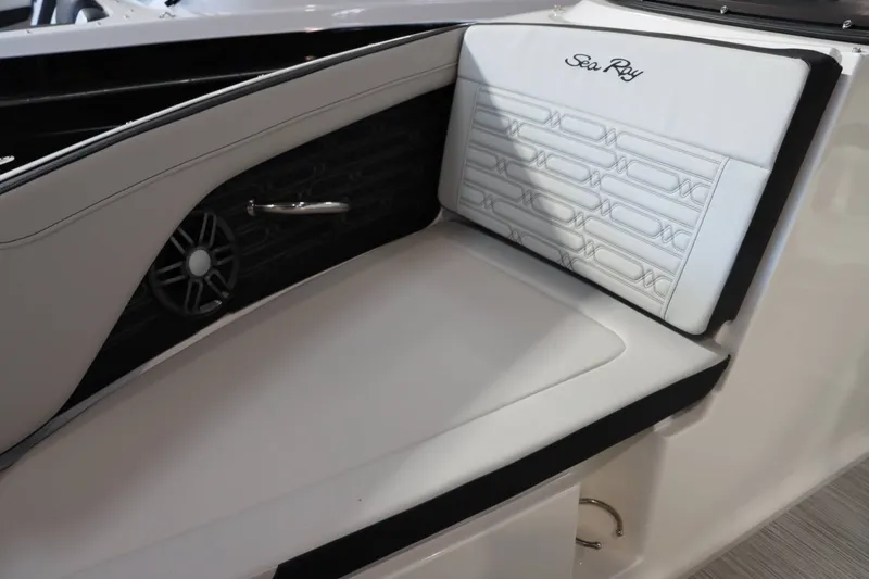 Slide: The Image of Sea Ray SPX 190 2025 - 19