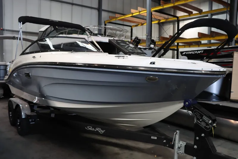 Slide: The Image of Sea Ray SPX 190 2025 - 2