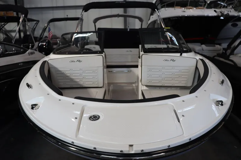 Slide: The Image of Sea Ray SPX 190 2025 - 3