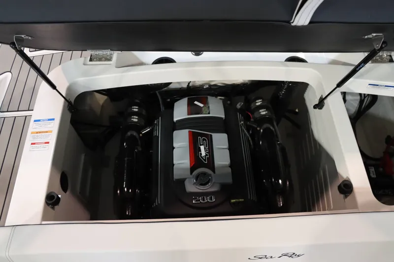 Slide: The Image of Sea Ray SPX 190 2025 - 5