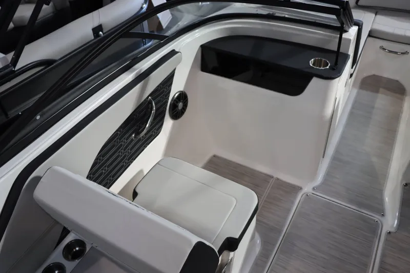 Slide: The Image of Sea Ray SPX 190 2025 - 8