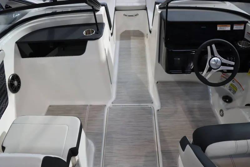 Slide: The Image of Sea Ray SPX 190 2025 - 9