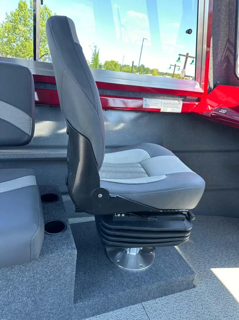 Slide: The Image of 2024 Spartan 220 Maximus boat interior with cushioned captain's chair. - 37