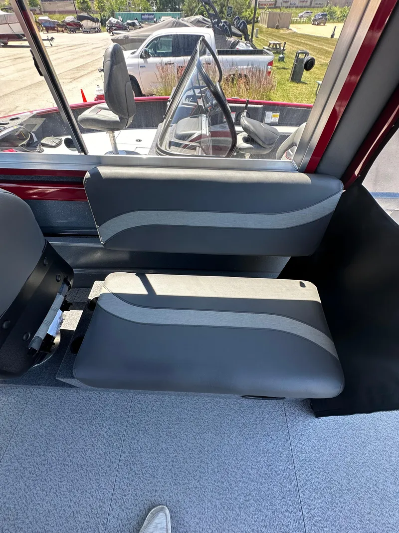 Slide: The Image of 2024 Spartan 220 Maximus boat interior seating and dashboard view. - 39