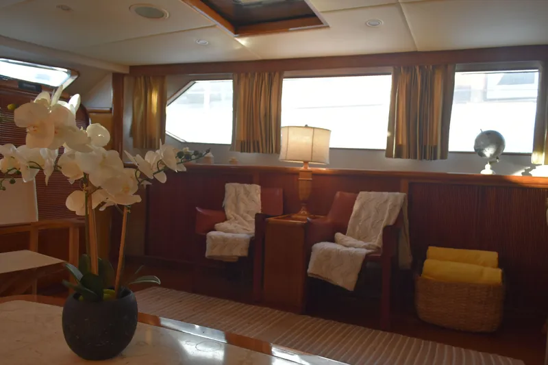 Slide: The Image of Salon, starboard - 11