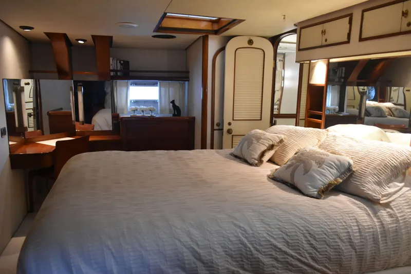 Slide: The Image of Master stateroom, looking to starboard - 16